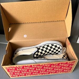 Women’s 8.5 brand new vans
